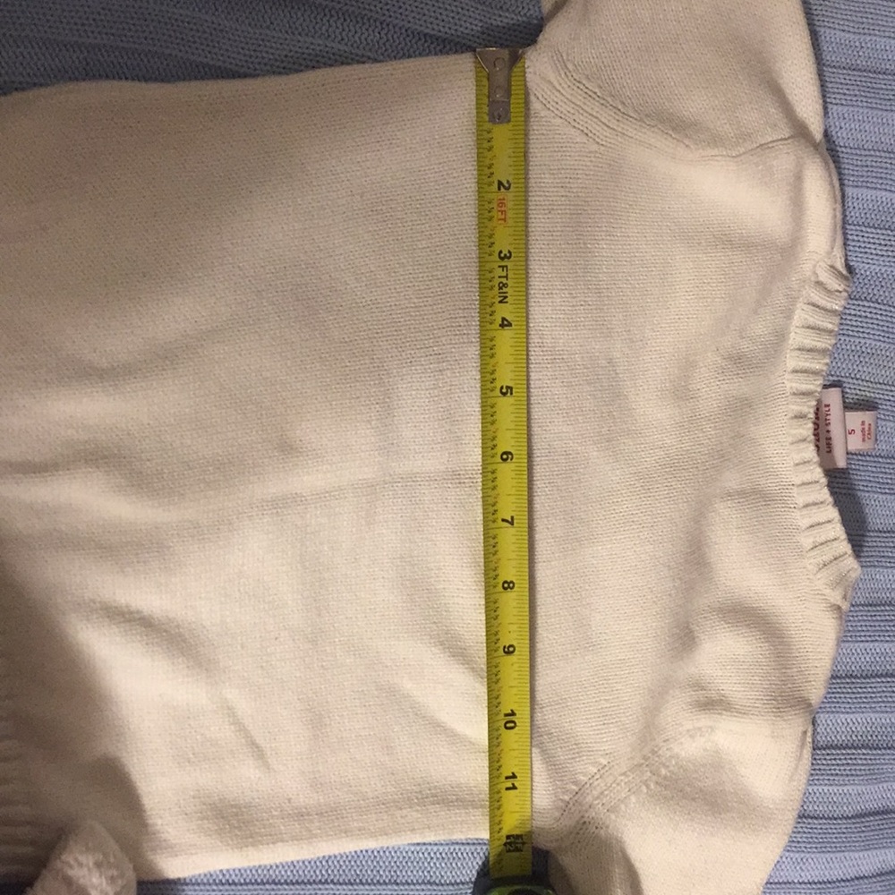 Cupcake sweater perfect for birthdays! - Picture 4 of 6